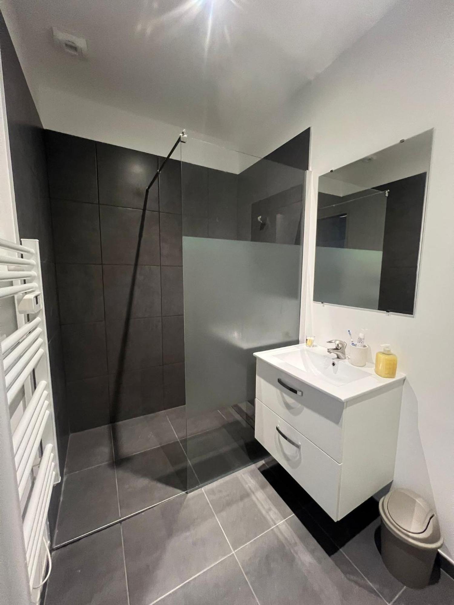 Jolie Chambre Dans Maison Renovee, Beautifull Room In Shared House Roubaix Exterior foto